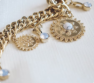 Picture of Golden necklace with pendulum